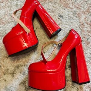 Unique Vintage Red Patent Leatherette Platform Mary Jane Heels - Size 8🔥